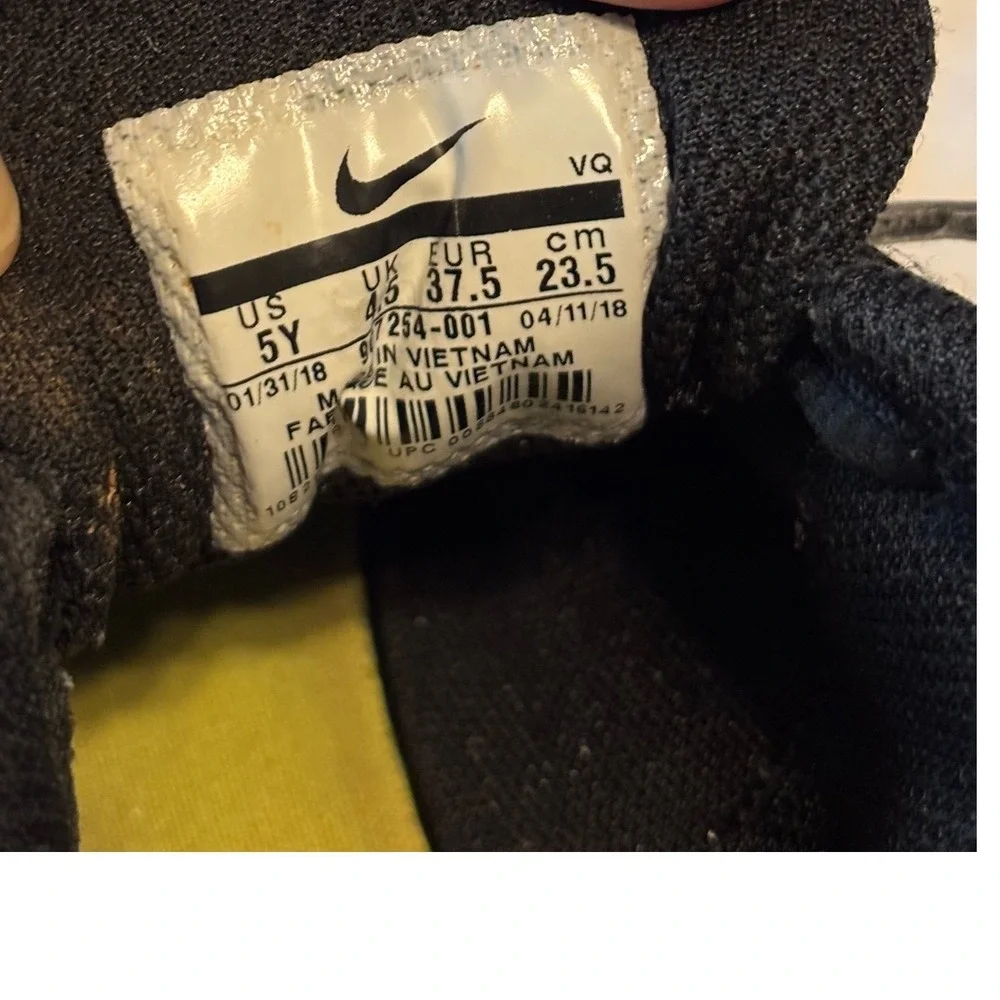 Nike Star Runner Kids Running Shoes‎ Black White Sneakers Lightweight Size 5Y - Picture 3 of 9